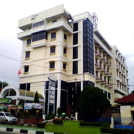 Pia Hotel Pangkalpinang Pangkalan Baru Екстериор снимка