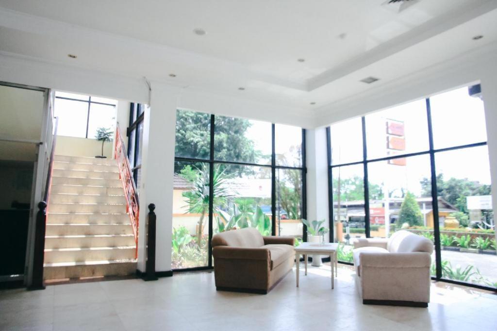Pia Hotel Pangkalpinang Pangkalan Baru Екстериор снимка