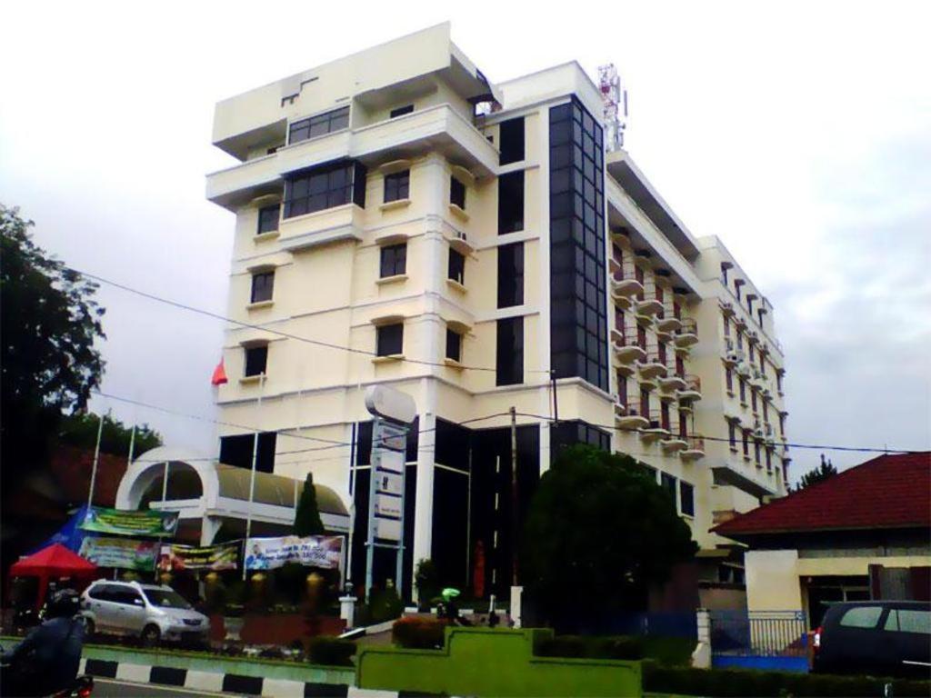 Pia Hotel Pangkalpinang Pangkalan Baru Екстериор снимка
