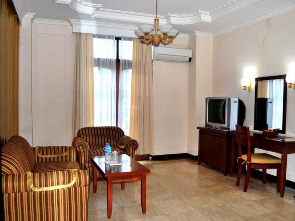 Pia Hotel Pangkalpinang Pangkalan Baru Екстериор снимка