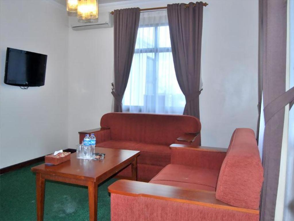 Pia Hotel Pangkalpinang Pangkalan Baru Екстериор снимка